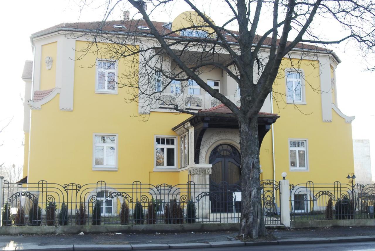 Villa De Baron Dresden Bagian luar foto