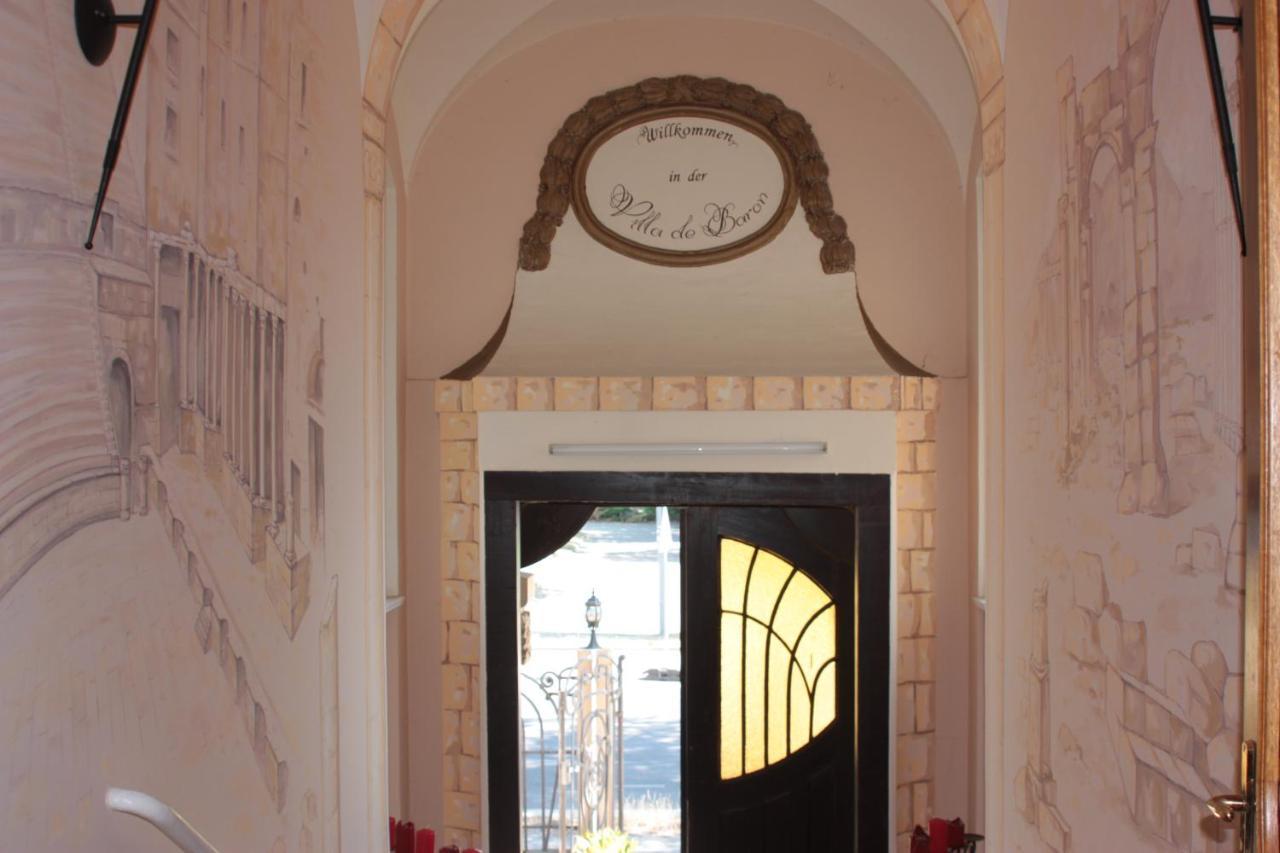Villa De Baron Dresden Bagian luar foto